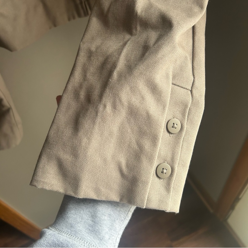 Alo Cropped Main Character Jacket - Picture 12 of 14